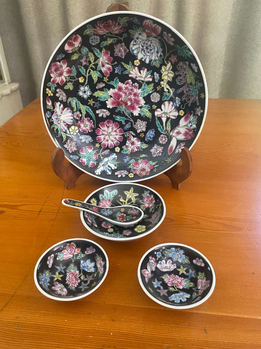CHINESE PLATE SET