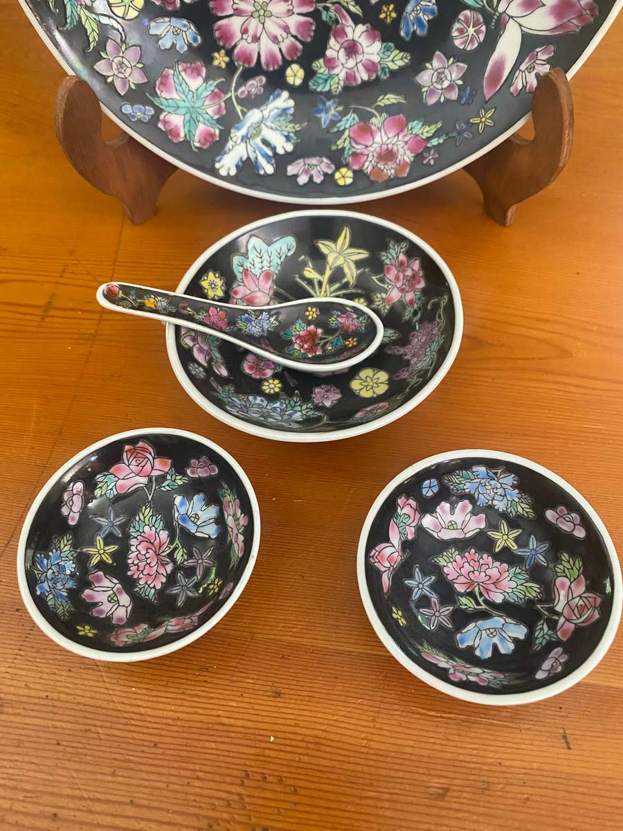 CHINESE PLATE SET