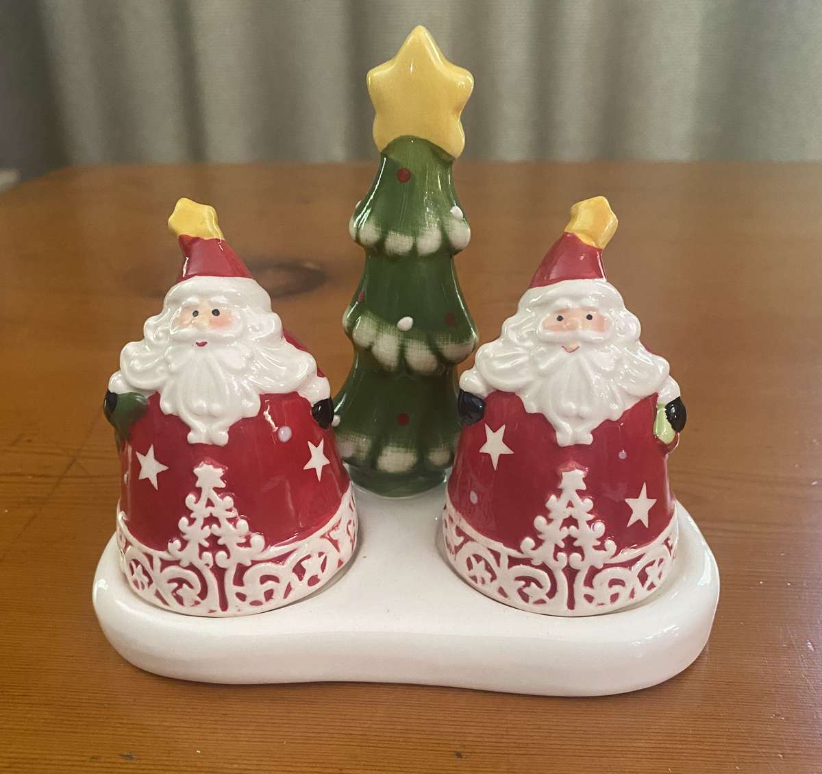 SANTA SALT AND PEPPER SET