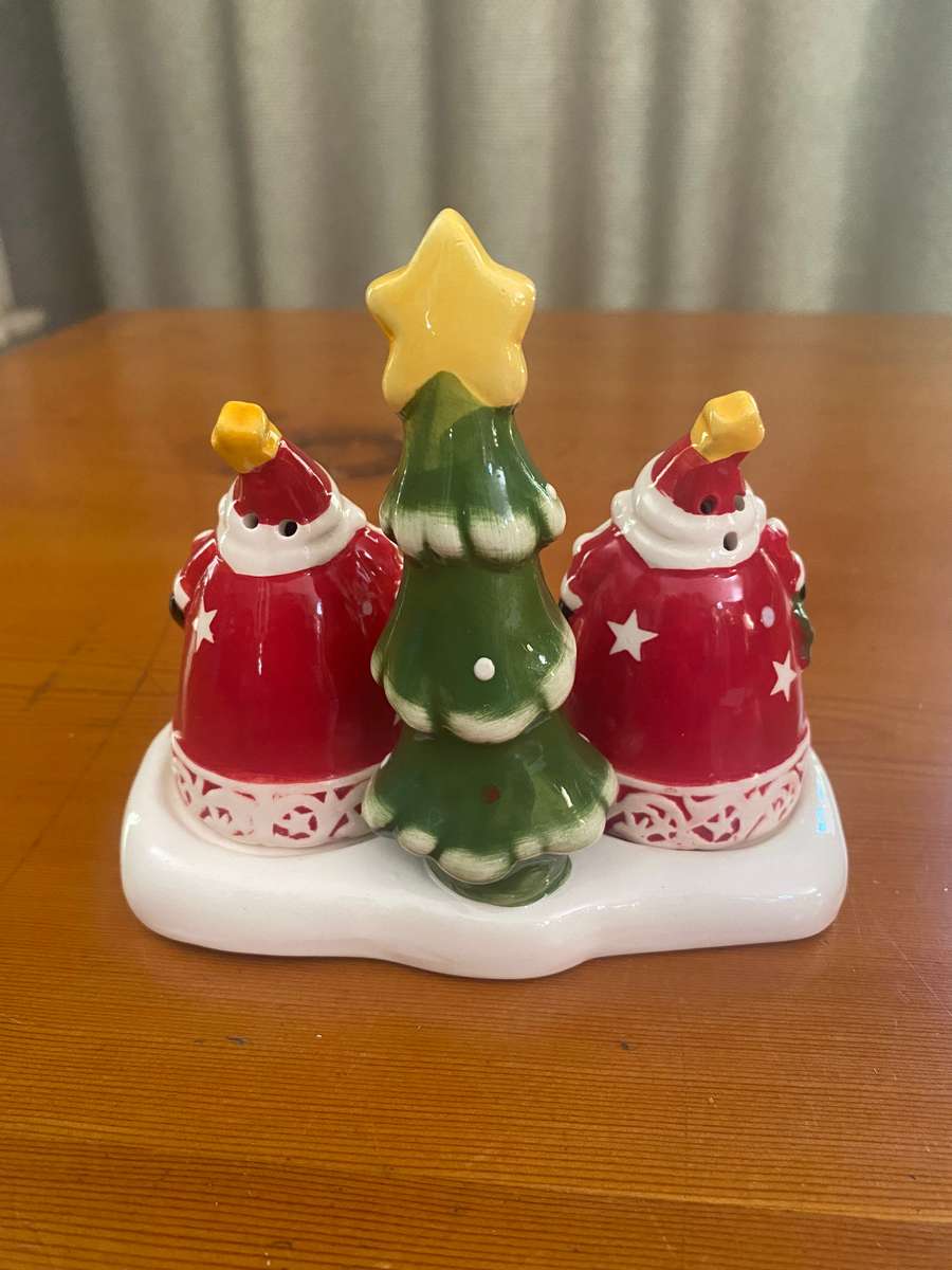 SANTA SALT AND PEPPER SET