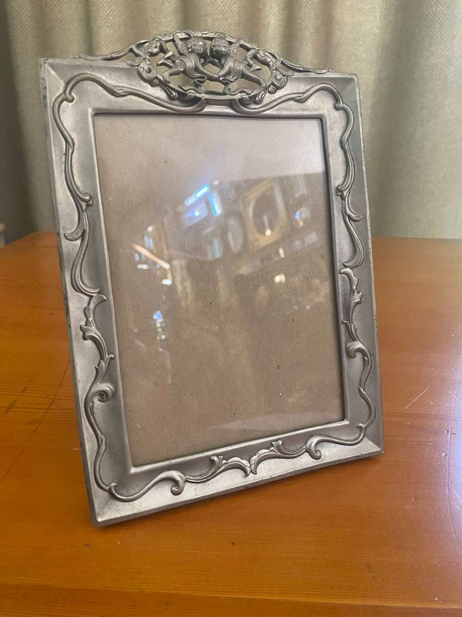 PEWTER PHOTO FRAME
