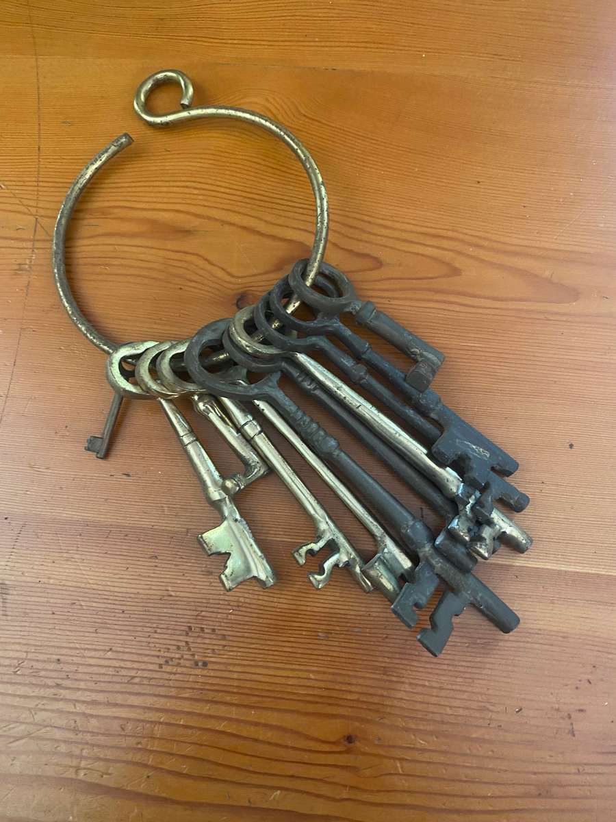VINTAGE BRASS KEYS