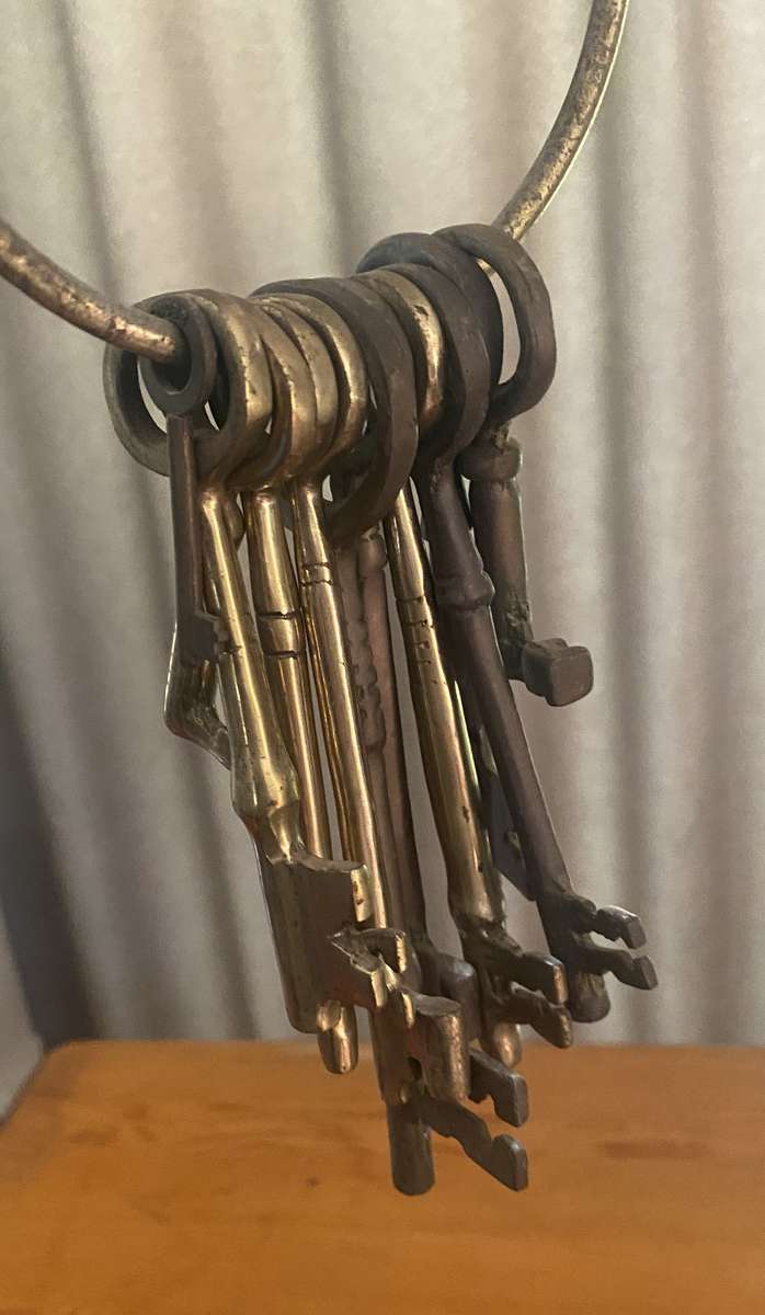 VINTAGE BRASS KEYS