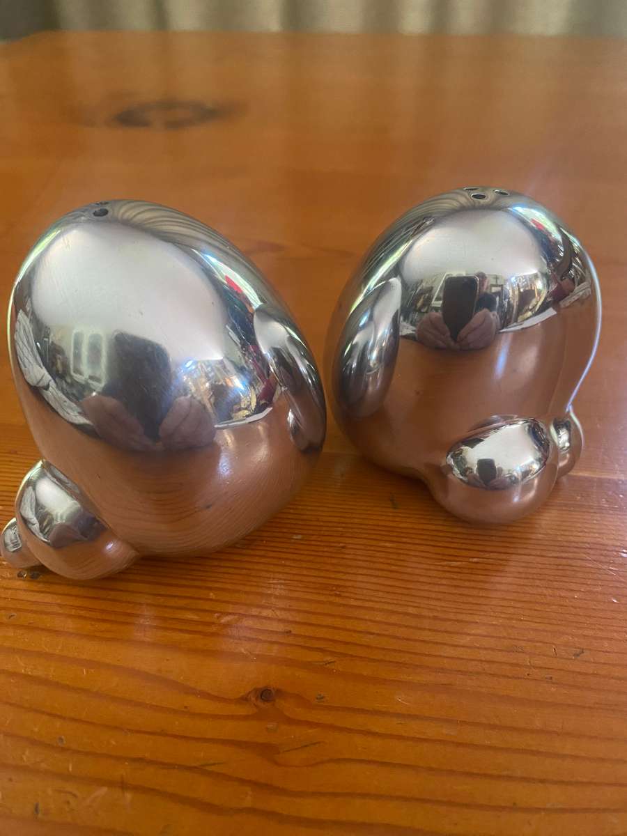 SALT AND PEPPER SHAKERS