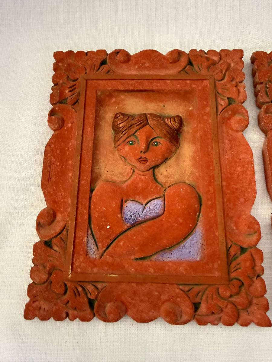 WALL HANGING ORNAMENT