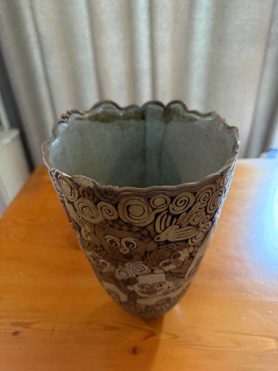 VINTAGE POTTERY POT