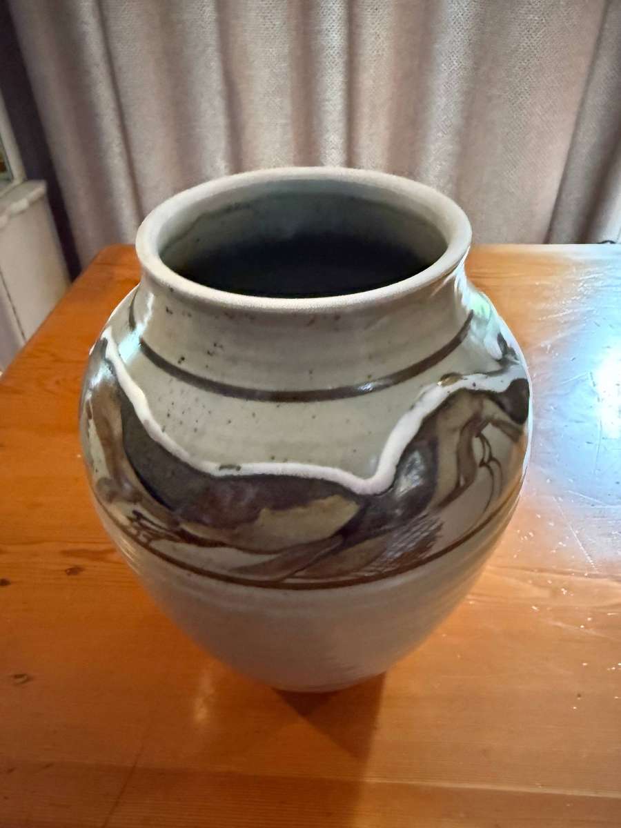 VINTAGE POTTERY POT