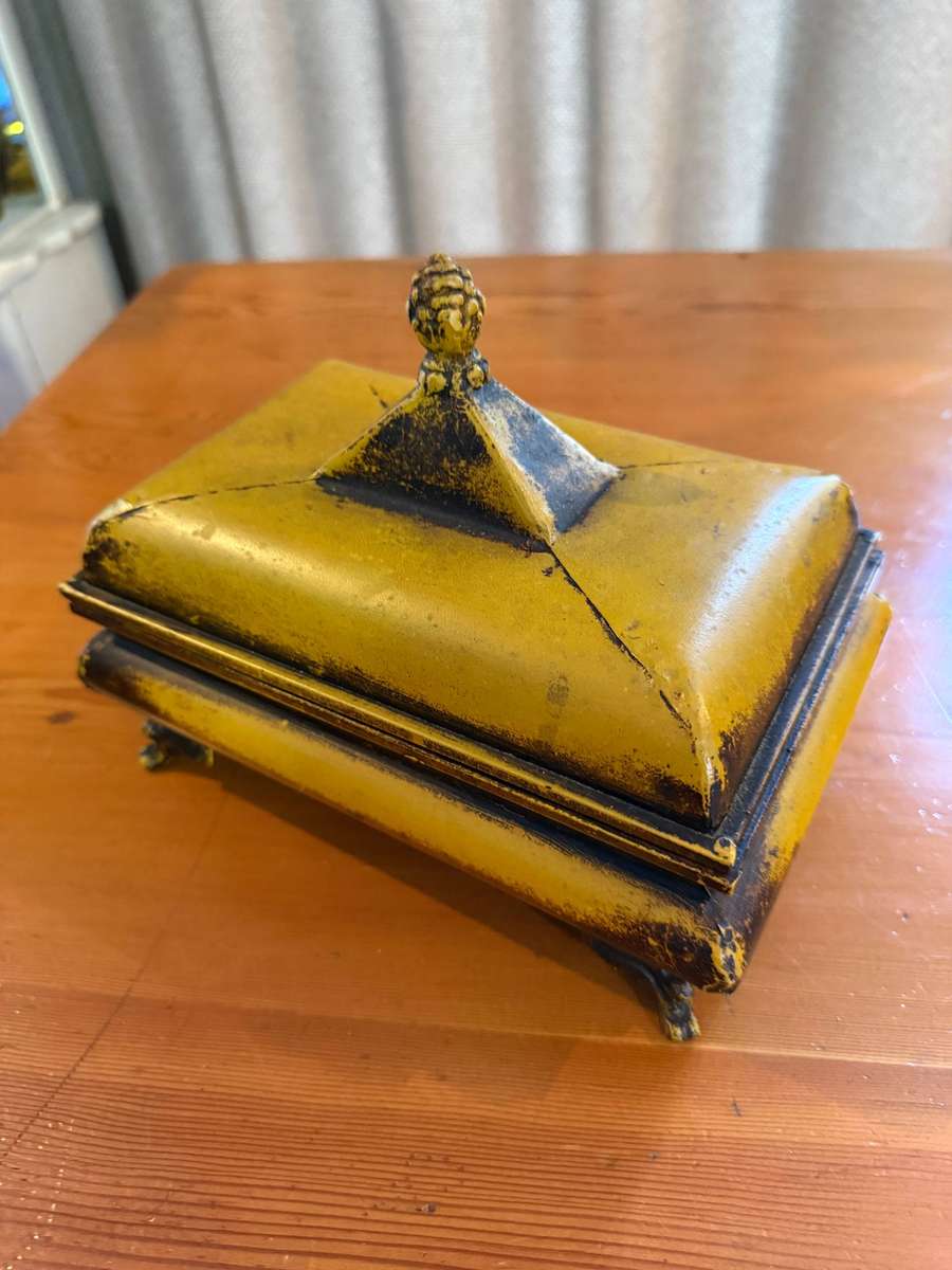 METAL TRINKET BOX