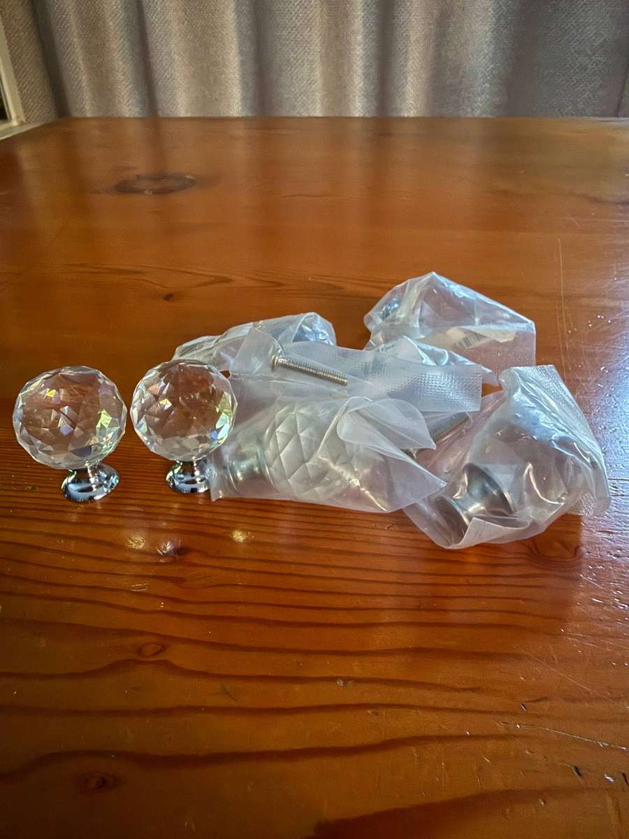CUPBOARD DOOR KNOBS