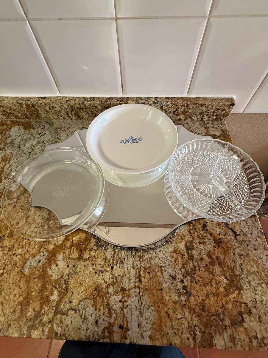 VINTAGE PIE DISHES