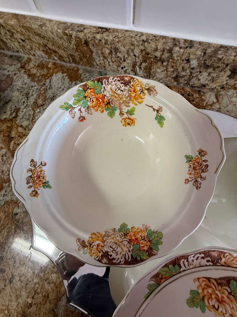 THREE VINTAGE GRINDLEY DISHES