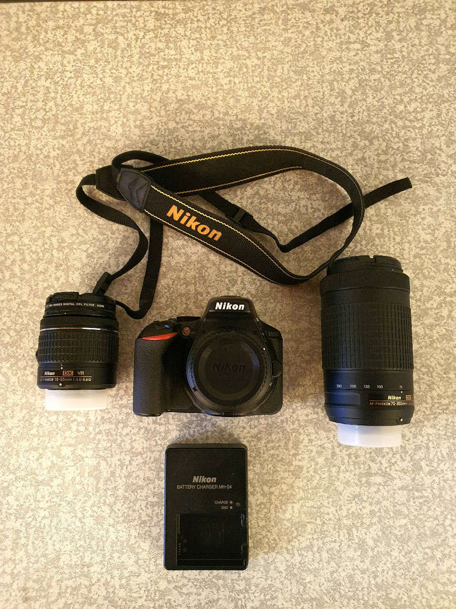 Nikon D5600 Full kit ( 2 lenses ) + Vanguard Bag