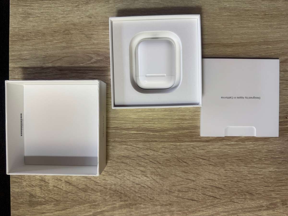 Apple Airpods (2nd generation) Bluetooth Headset (In the Ear) NO RESERVE