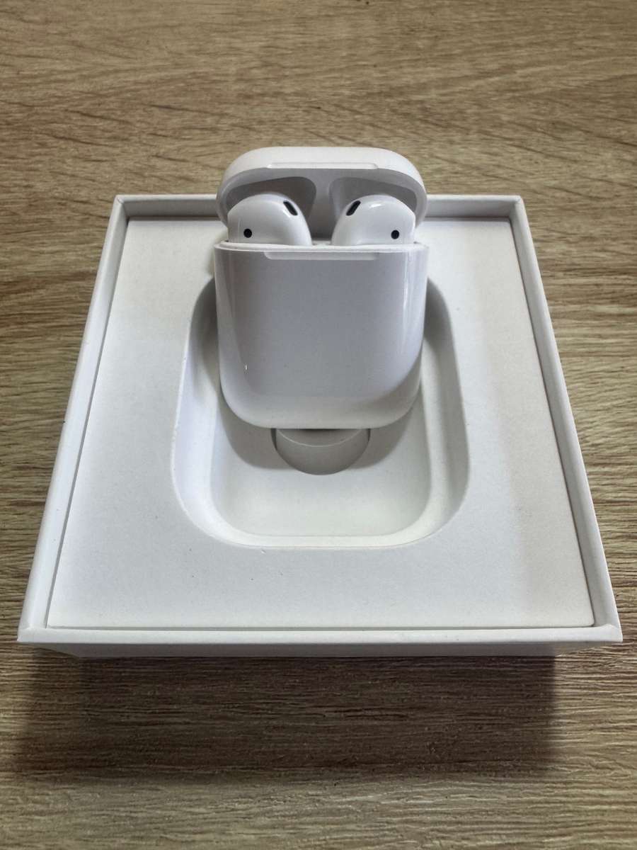 Apple Airpods (2nd generation) Bluetooth Headset (In the Ear) NO RESERVE