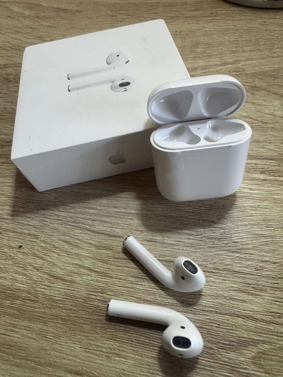 Apple Airpods (2nd generation) Bluetooth Headset (In the Ear) NO RESERVE