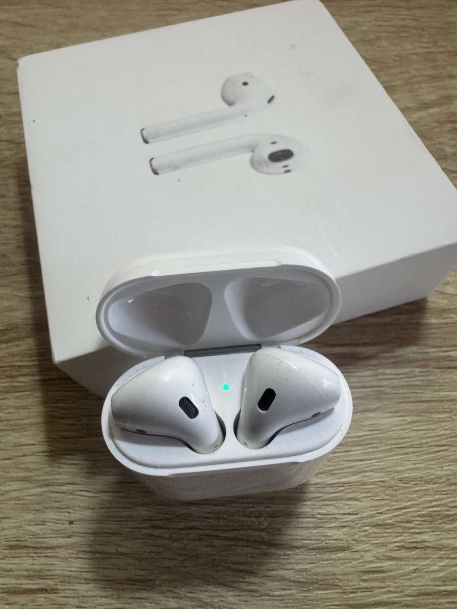 Apple Airpods (2nd generation) Bluetooth Headset (In the Ear) NO RESERVE