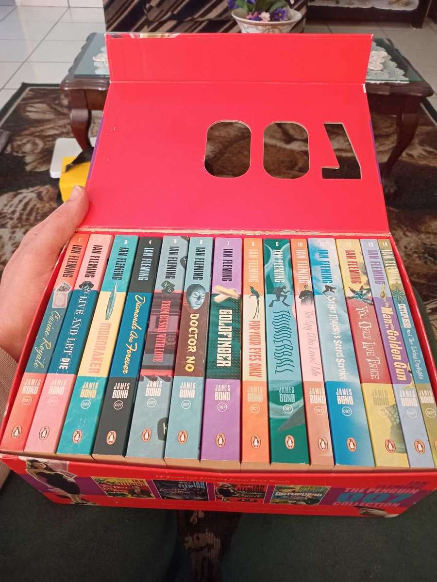 Ian Fleming, James Bond 007, The Penguin Collection, 14 book set