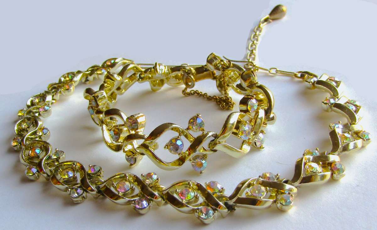 Vintage 1950s Gold Tone Aurora Borealis Link Necklace & Matching Bracelet Set