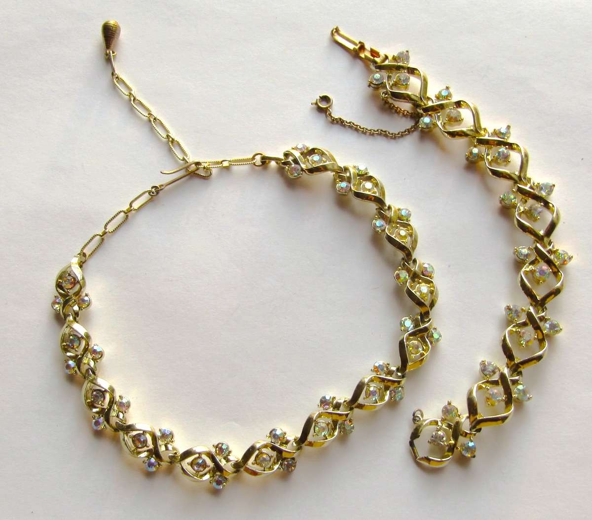 Vintage 1950s Gold Tone Aurora Borealis Link Necklace & Matching Bracelet Set