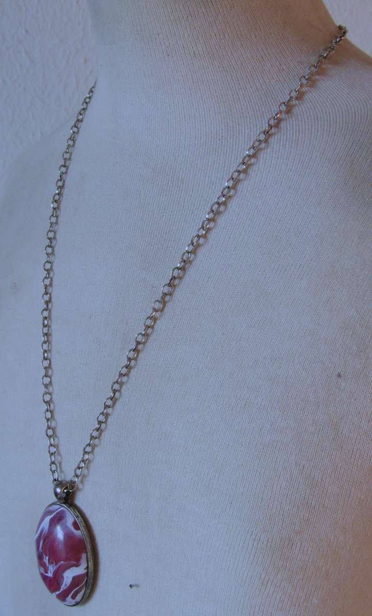Vintage Oval Cabochon Simulated Agate & Silver Tone Pendant Necklace