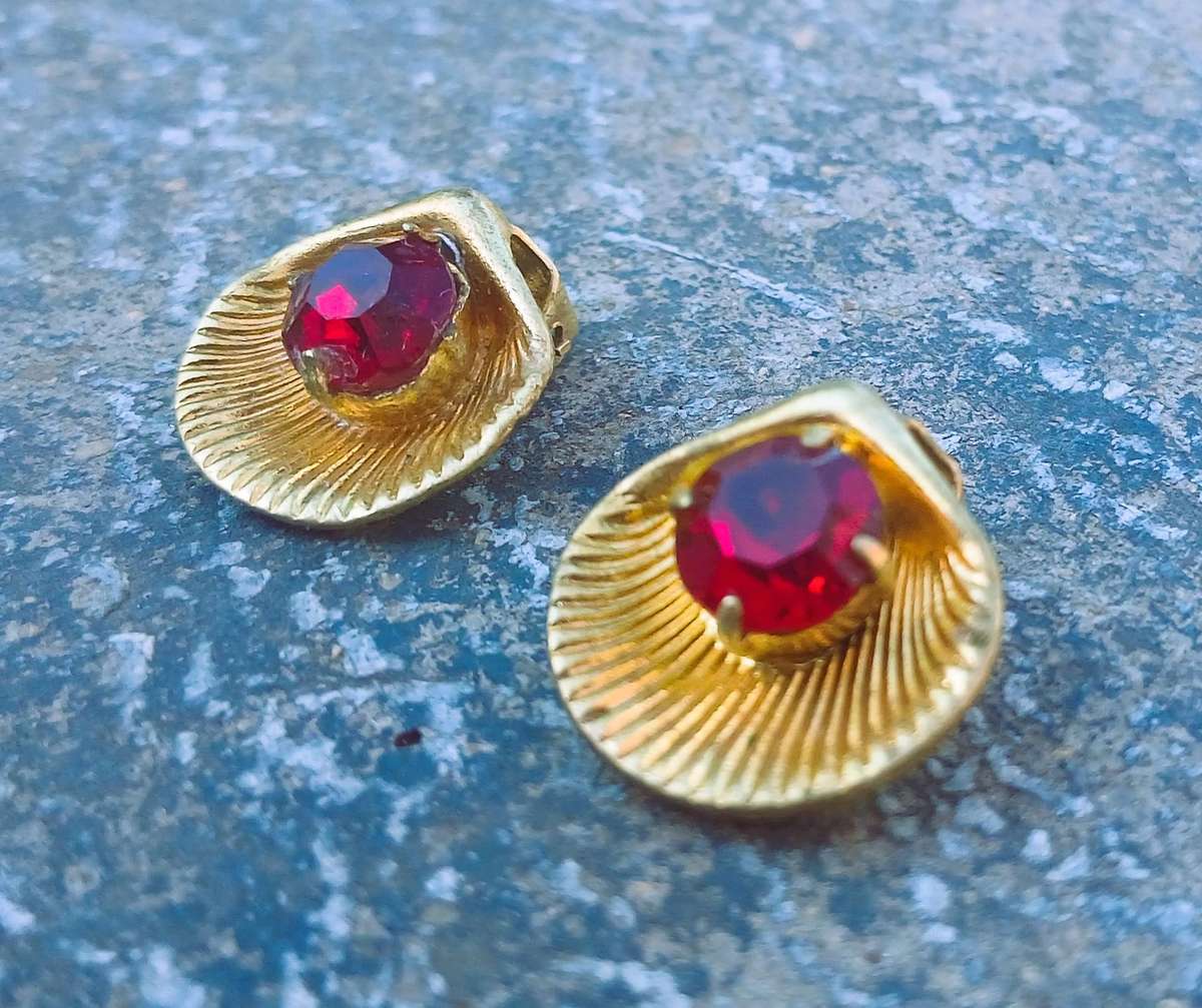 Vintage 1950s/60s Gilt Metal Scallops with Ruby Rhinestone Clip-On Earrings