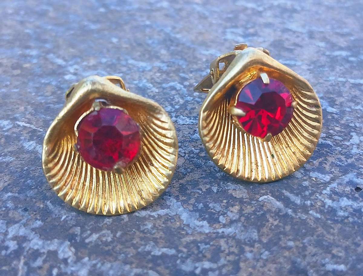 Vintage 1950s/60s Gilt Metal Scallops with Ruby Rhinestone Clip-On Earrings