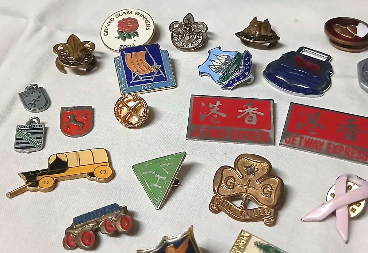 Diverse Collection of Vintage Pins & Badges  Mixed Lot