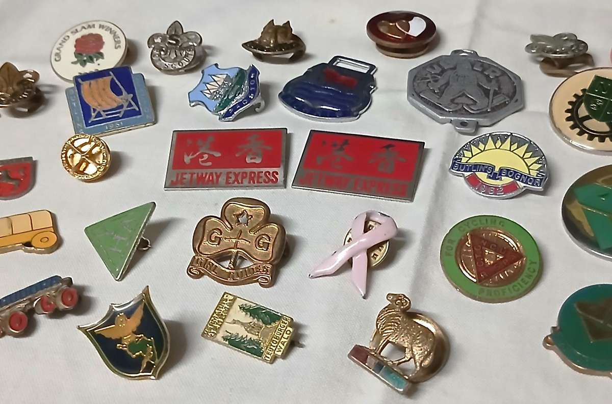 Diverse Collection of Vintage Pins & Badges  Mixed Lot