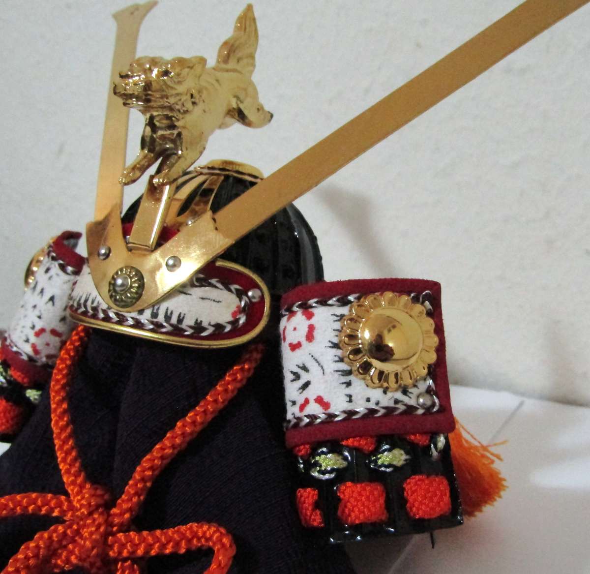 Vintage Replica Kabuto Samurai Doll Helmet Display Set with Gilt Embellishments and Original Box