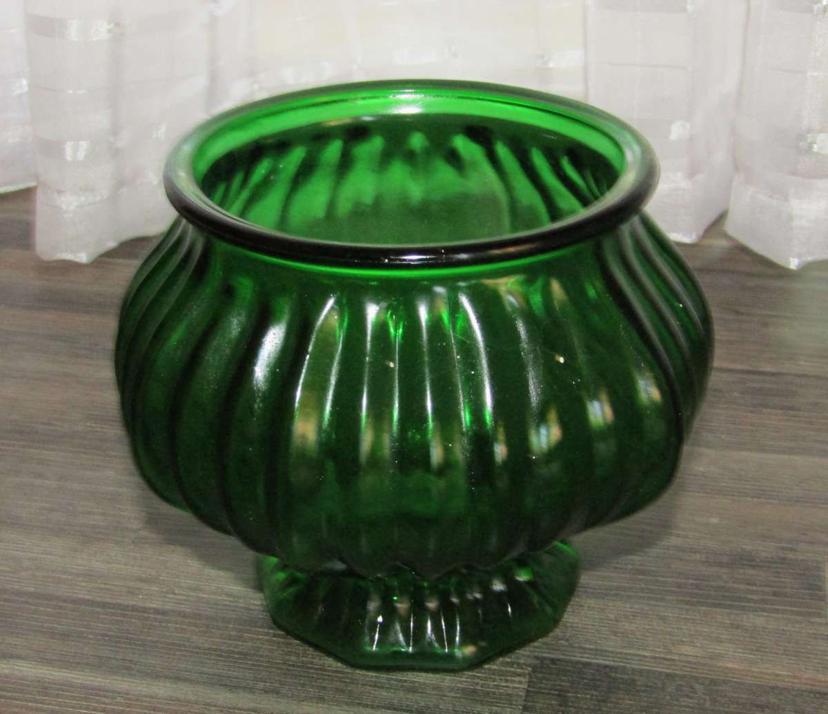 Vintage EO Brody Co. Emerald Vase #G104 from Cleveland, Ohio, USA