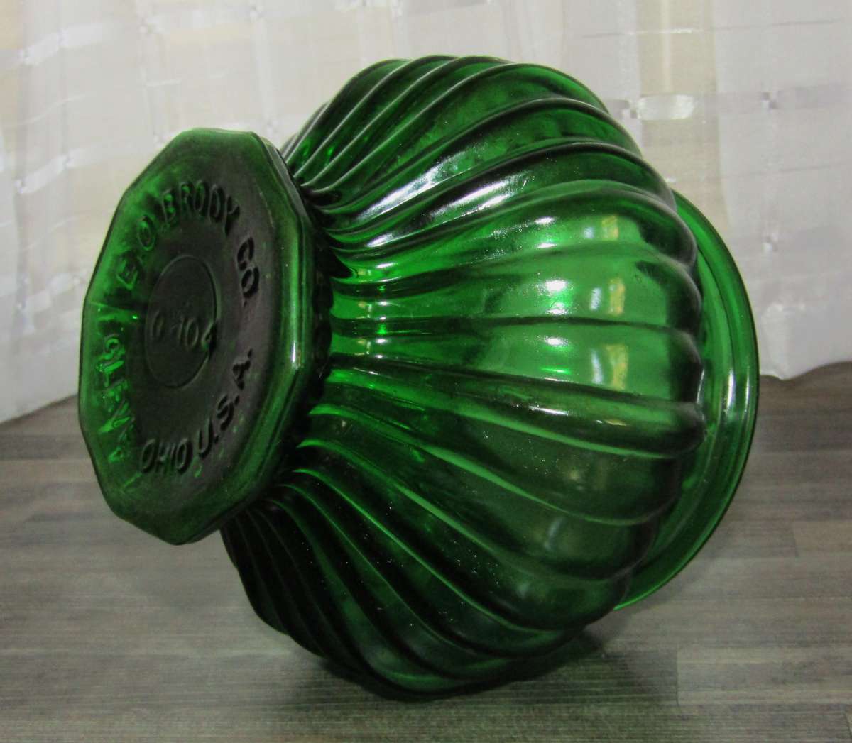 Vintage EO Brody Co. Emerald Vase #G104 from Cleveland, Ohio, USA