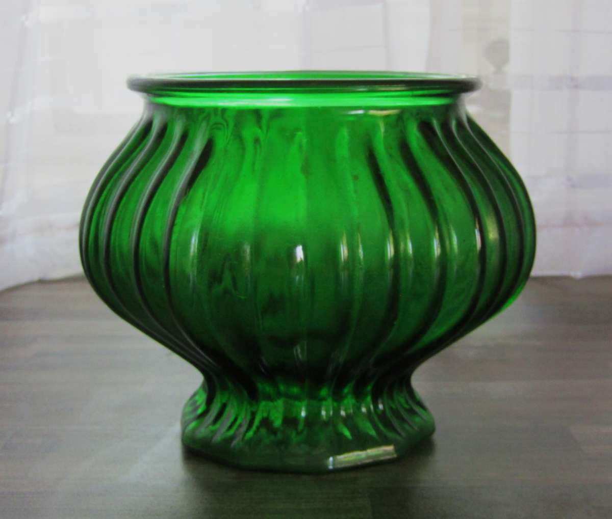 Vintage EO Brody Co. Emerald Vase #G104 from Cleveland, Ohio, USA