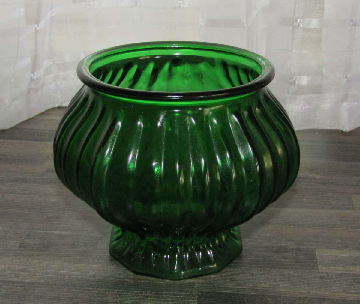 Vintage EO Brody Co. Emerald Vase #G104 from Cleveland, Ohio, USA