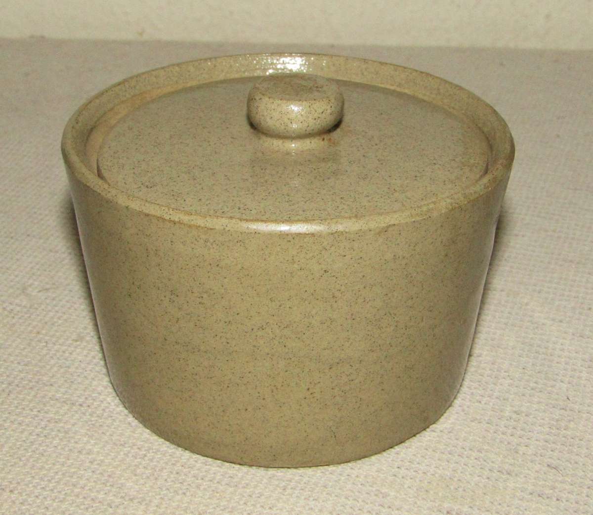Vintage 1970s Moira Farmhouse Stoneware Pot with Lid  Single Portion Size