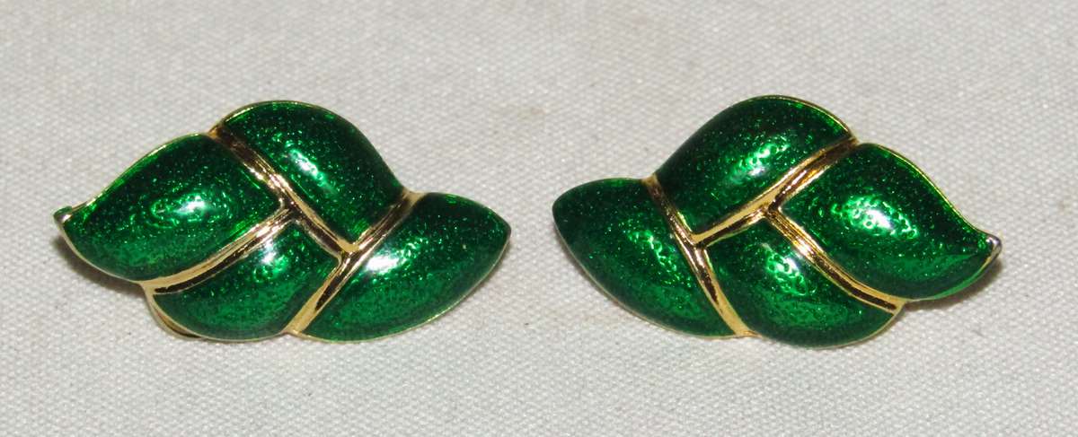 Vintage Gold Tone and Emerald Green Enamel Clip-on Earrings