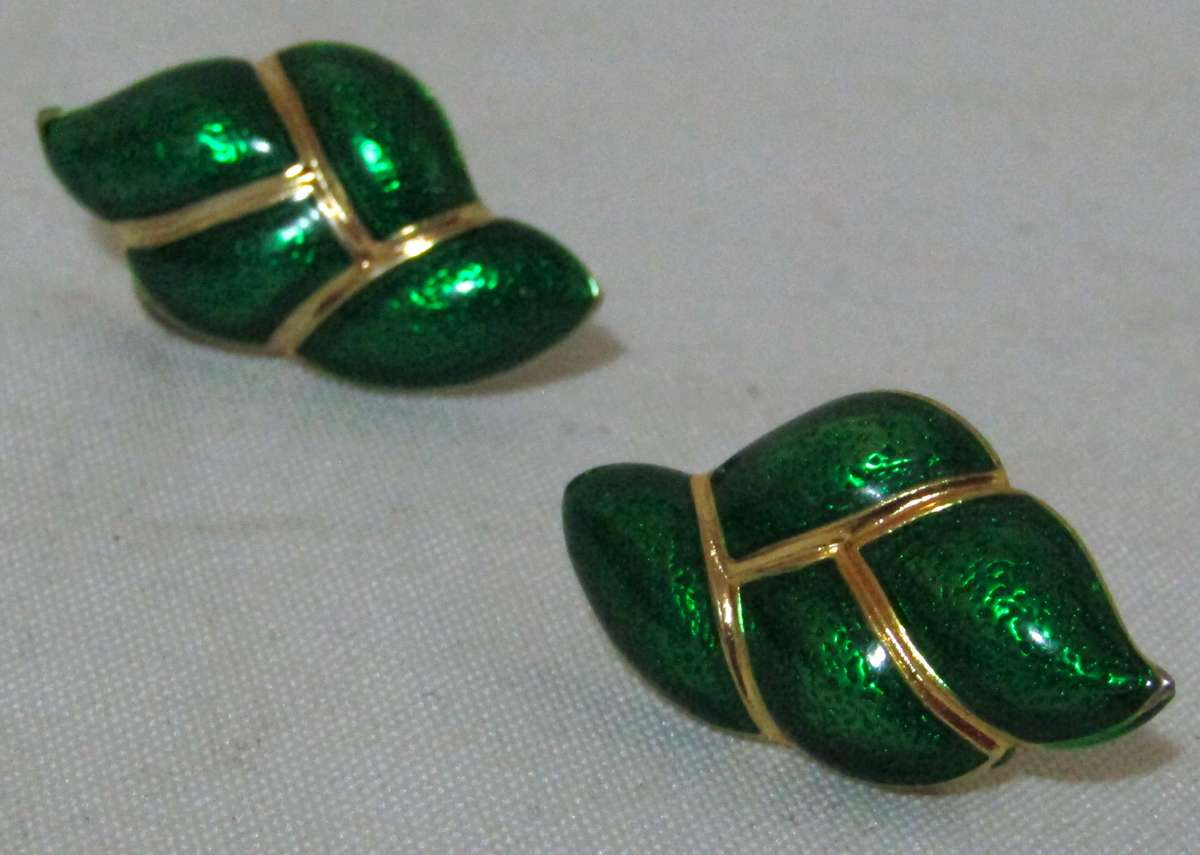 Vintage Gold Tone and Emerald Green Enamel Clip-on Earrings