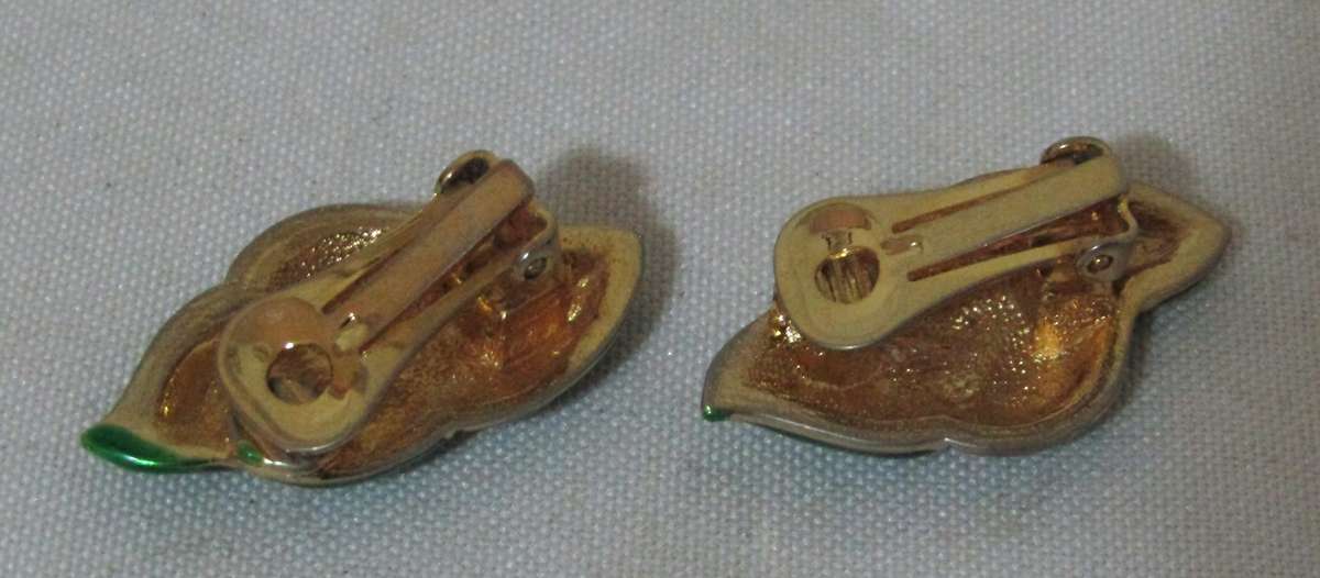 Vintage Gold Tone and Emerald Green Enamel Clip-on Earrings