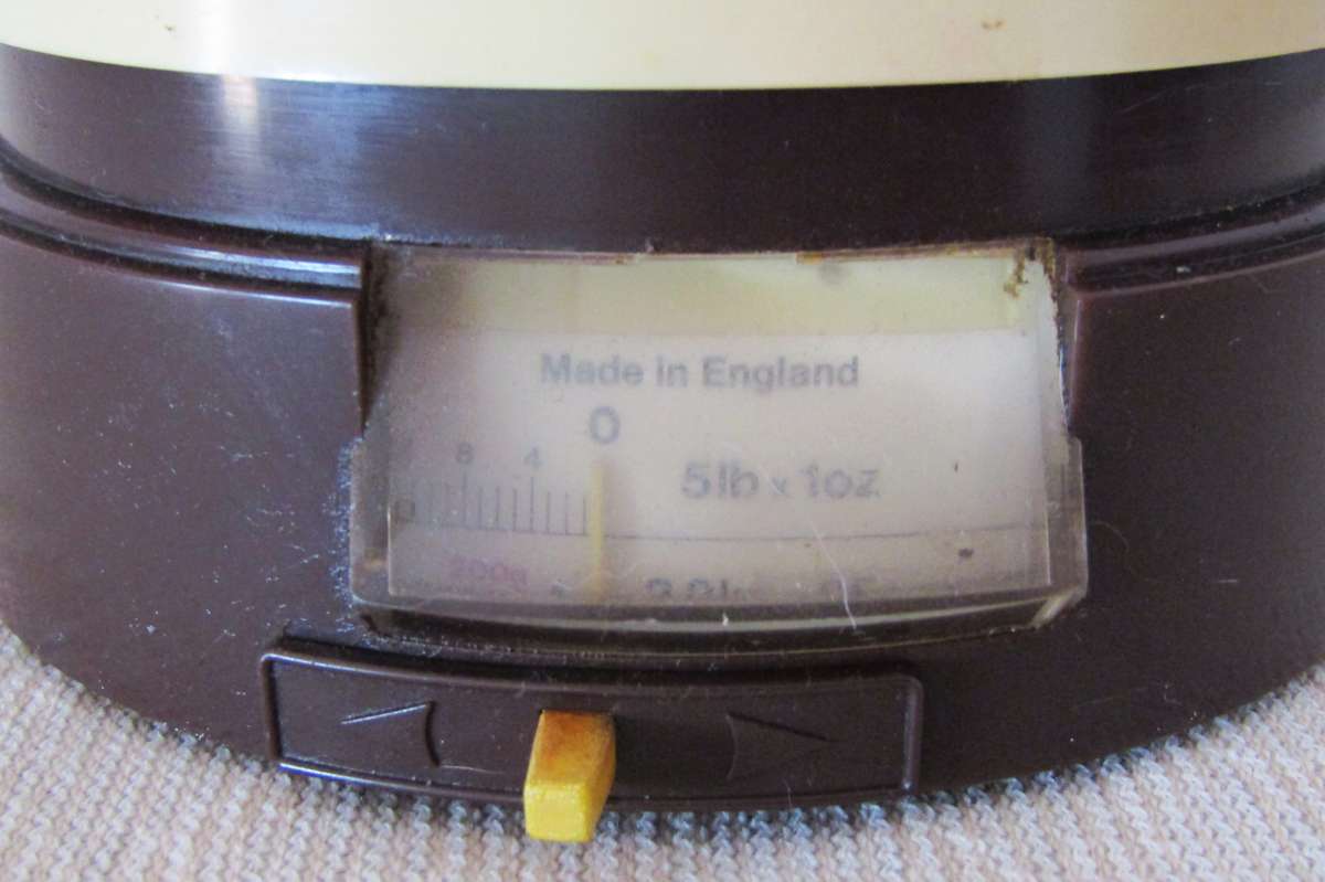 Retro 1977 Salter Kitchen Scale (2.2kg x 25g) - Made in England