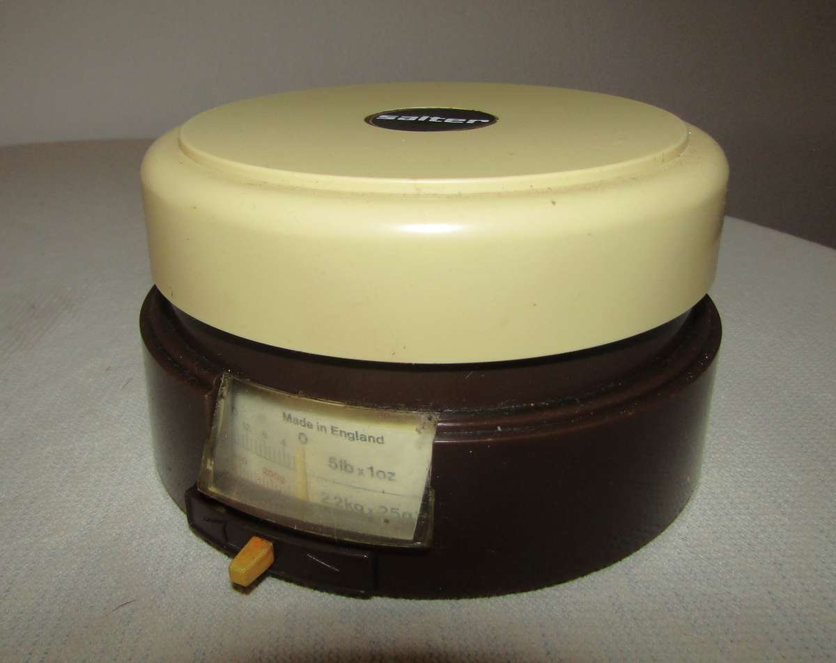 Retro 1977 Salter Kitchen Scale (2.2kg x 25g) - Made in England