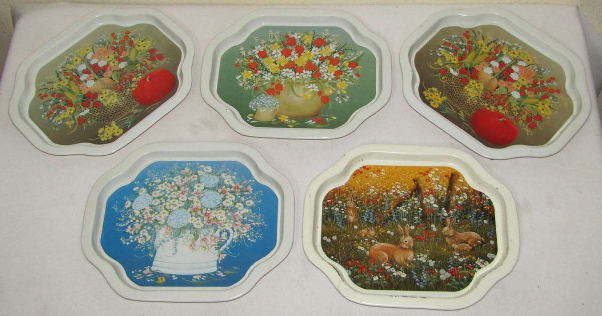 Vintage Selection of 5 Small Decorative Tin Trays