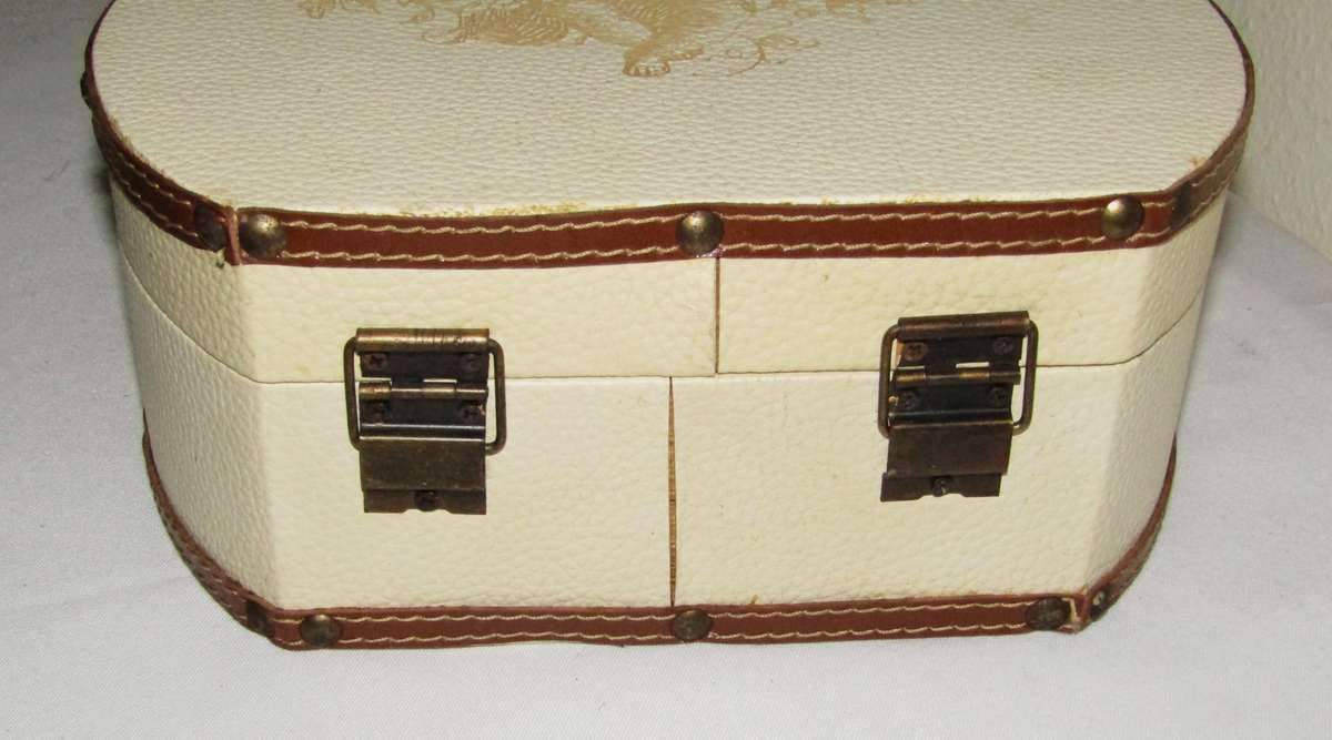 Vintage-Style Round Vanity Case with Cherub Print