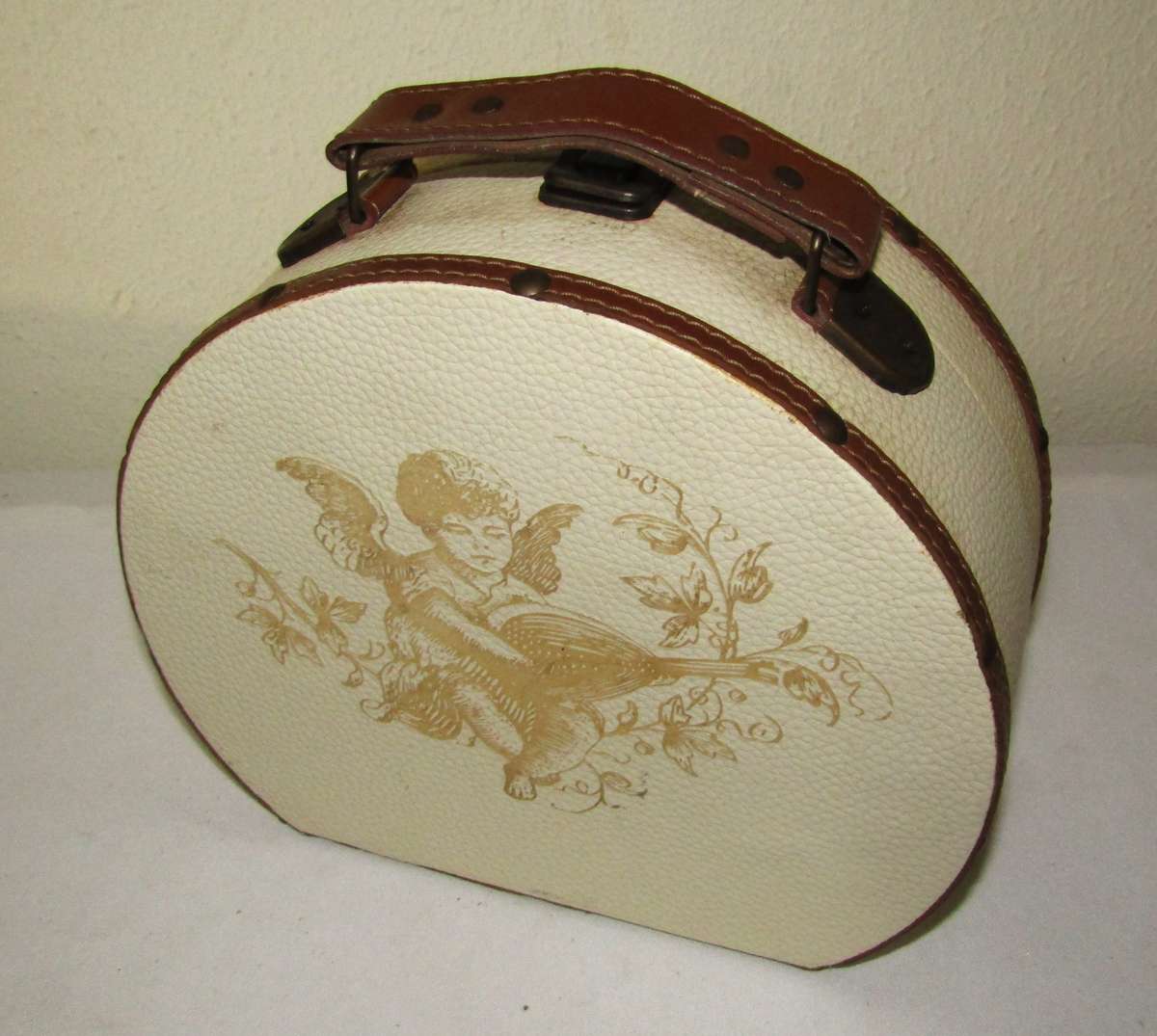 Vintage-Style Round Vanity Case with Cherub Print