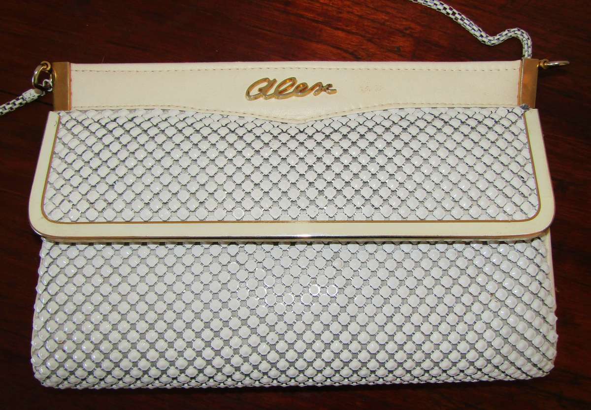 Vintage 1970s Alex White Mesh Clutch/Shoulder Bag by Alessandro Meucci for Creazioni Meucci  Italy