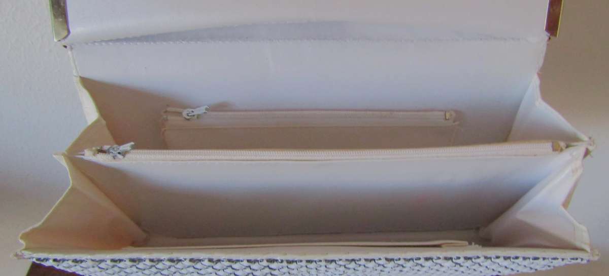 Vintage 1970s Alex White Mesh Clutch/Shoulder Bag by Alessandro Meucci for Creazioni Meucci  Italy