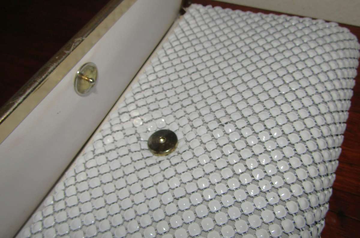 Vintage 1970s Alex White Mesh Clutch/Shoulder Bag by Alessandro Meucci for Creazioni Meucci  Italy