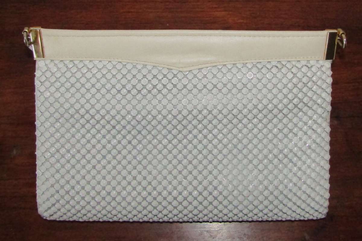 Vintage 1970s Alex White Mesh Clutch/Shoulder Bag by Alessandro Meucci for Creazioni Meucci  Italy