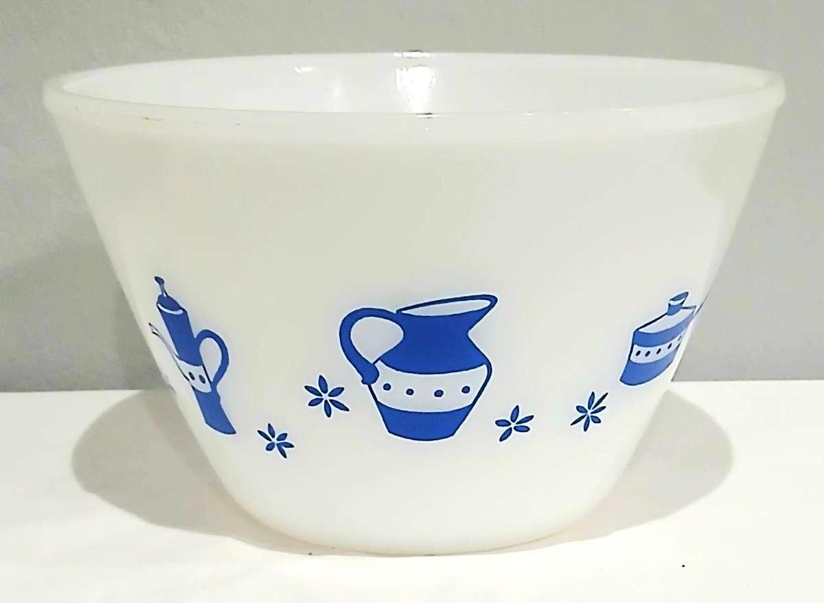Vintage 1970s Blue & White Milk Glass Mixing Bowl | Unmarked | 19cm