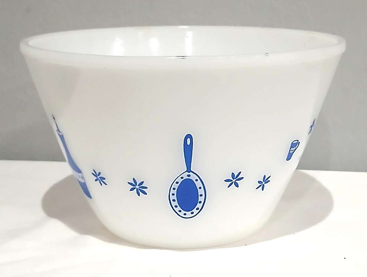 Vintage 1970s Blue & White Milk Glass Mixing Bowl | Unmarked | 19cm