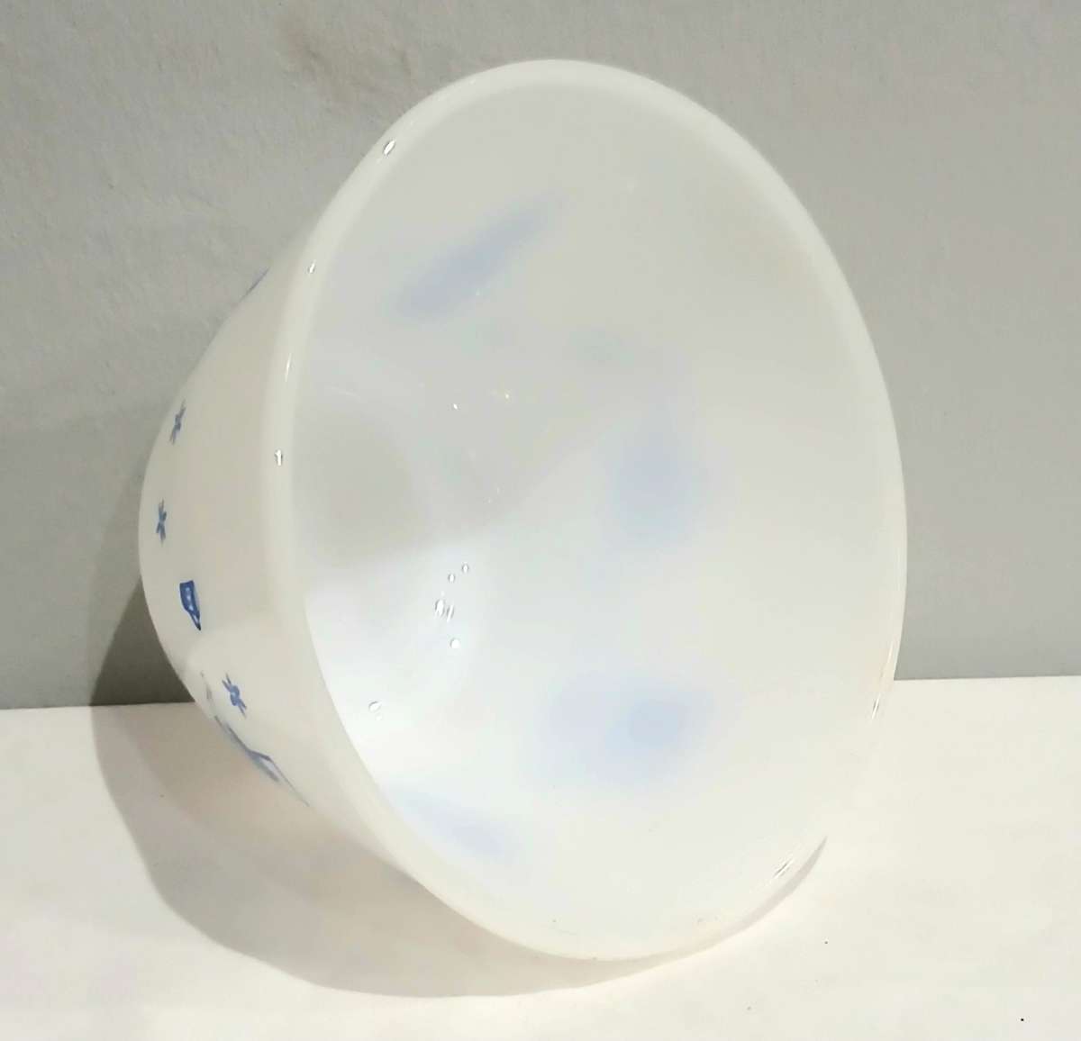 Vintage 1970s Blue & White Milk Glass Mixing Bowl | Unmarked | 19cm