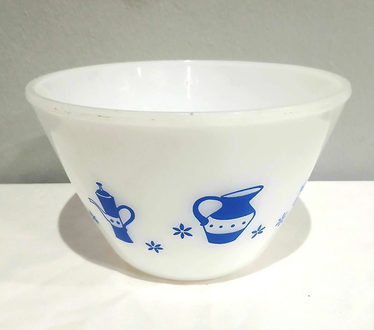 Vintage 1970s Blue & White Milk Glass Mixing Bowl | Unmarked | 19cm